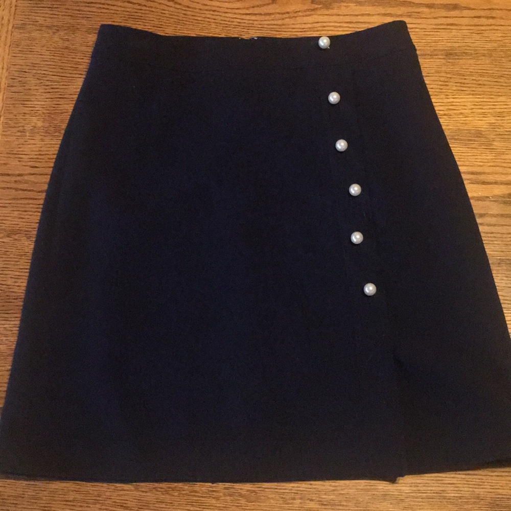 Ann Taylor Size 4 Navy Skirt with Pearl Accent